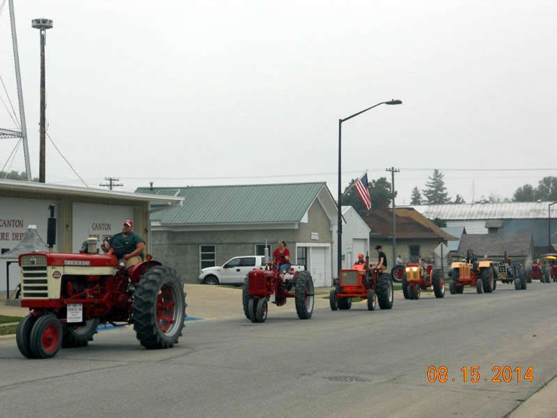 tractorparade1